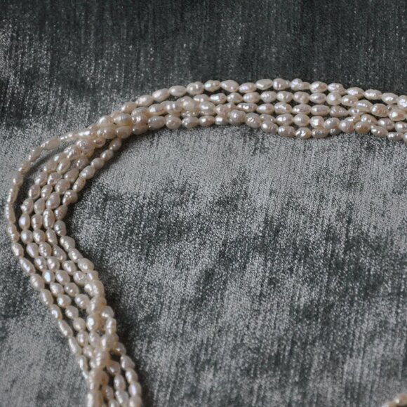 Vintage Multi-strand (5 Rows) Natural Freshwater Rice Pearl hand Beaded Necklace - Picture 9 of 12